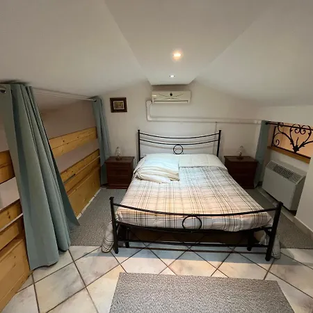 Attico Spazioso Centro Storico 2 Matrimoniali Wifi,netflix,prime,paramount Velletri